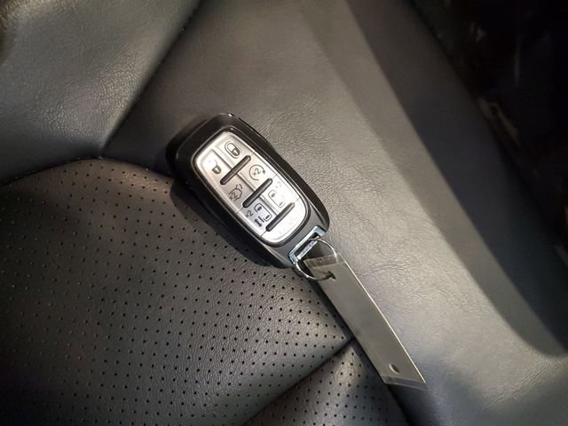 Used 2023 Chrysler Pacifica Touring-L FWD image 31