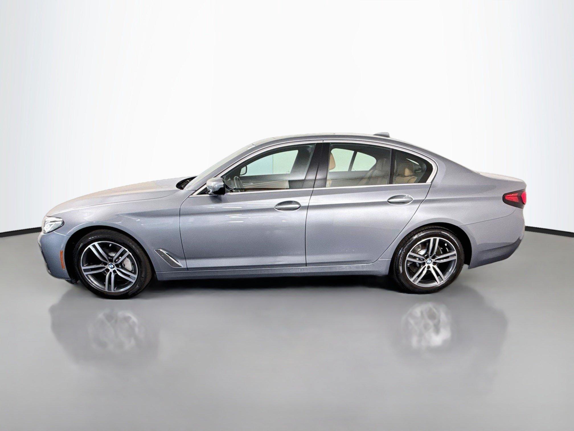 Used 2023 BMW 530i w/ Convenience Package RWD image 6