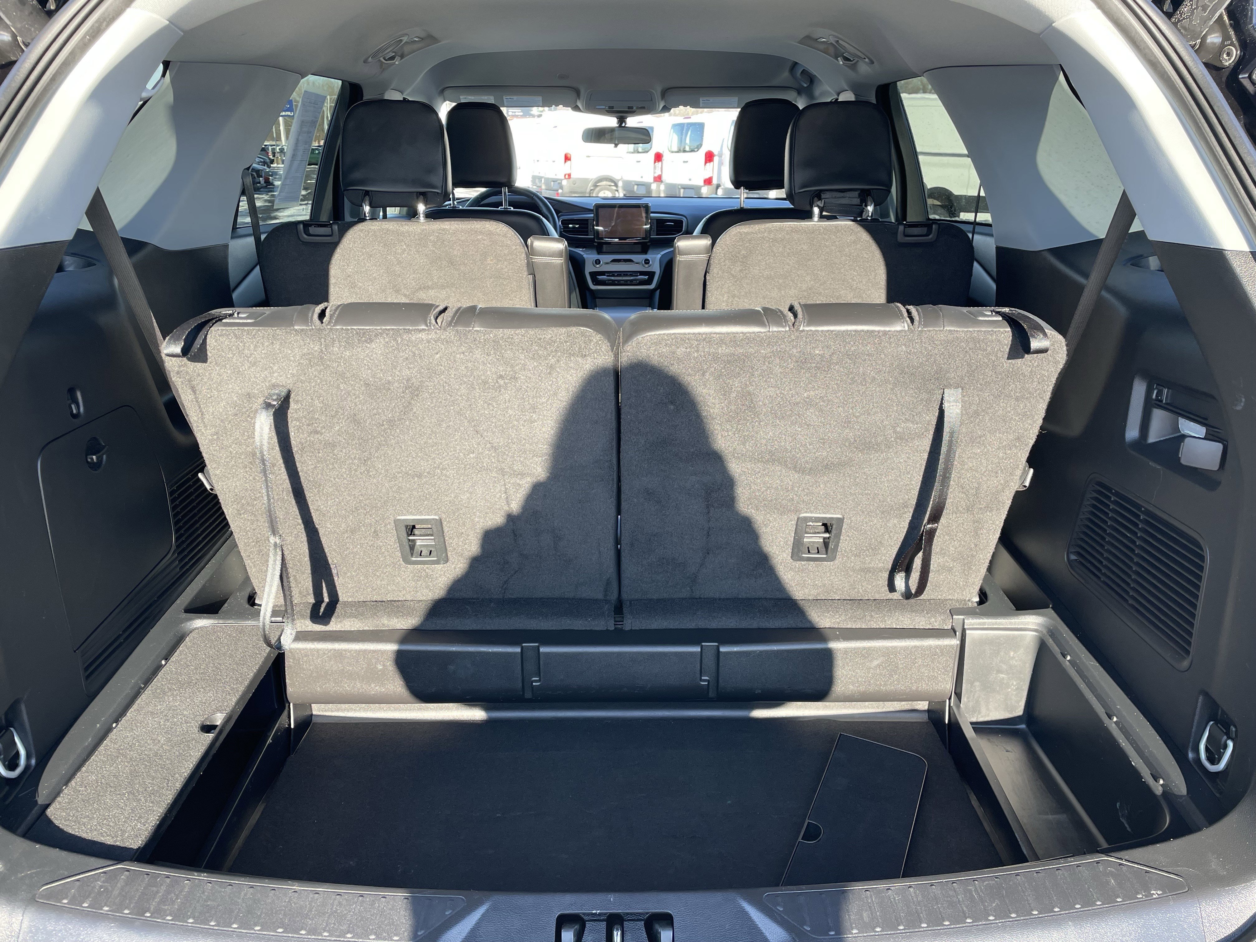 Used 2023 Ford Explorer XLT w/ Equipment Group 202A image 6