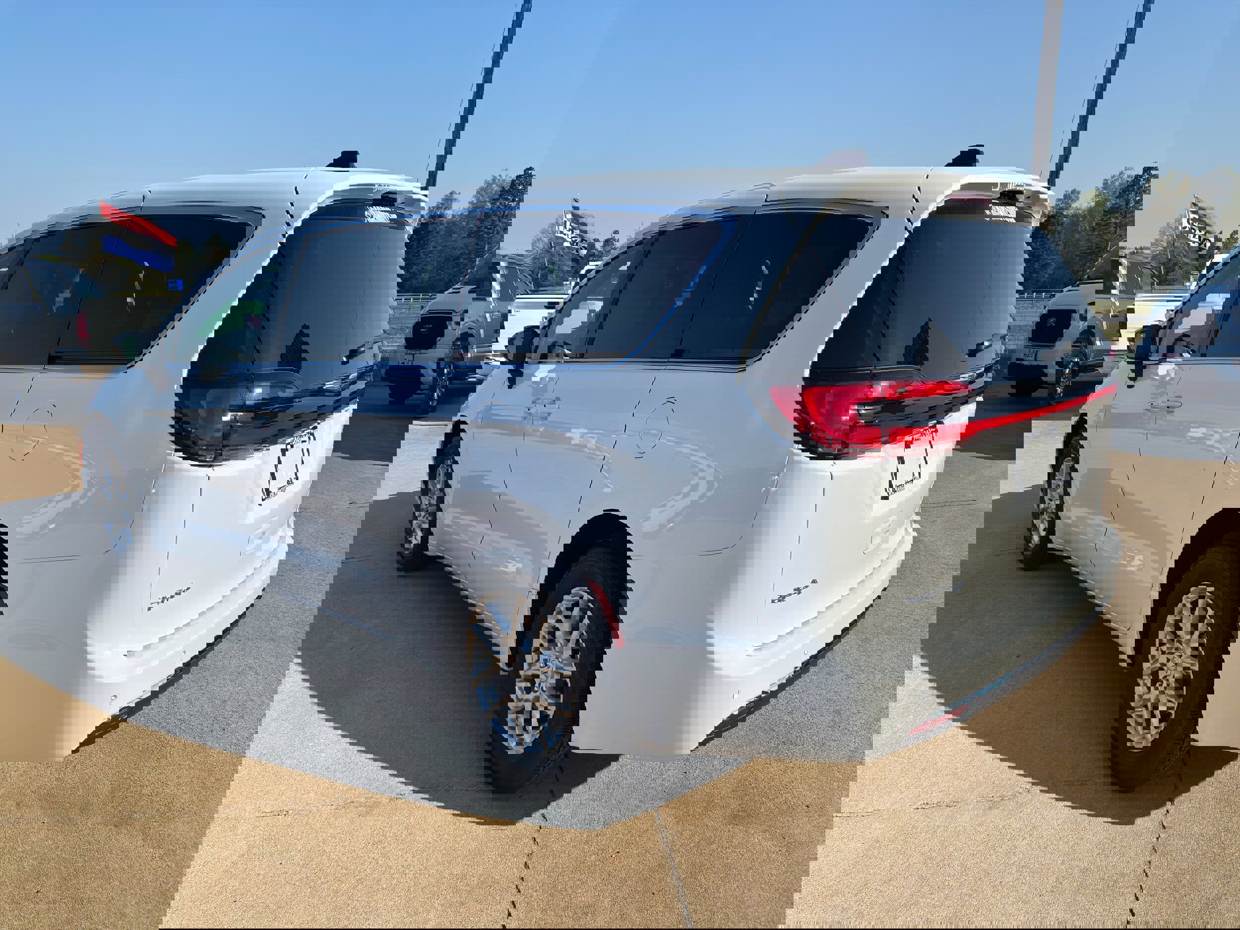 New 2026 Chrysler Pacifica Select image 5