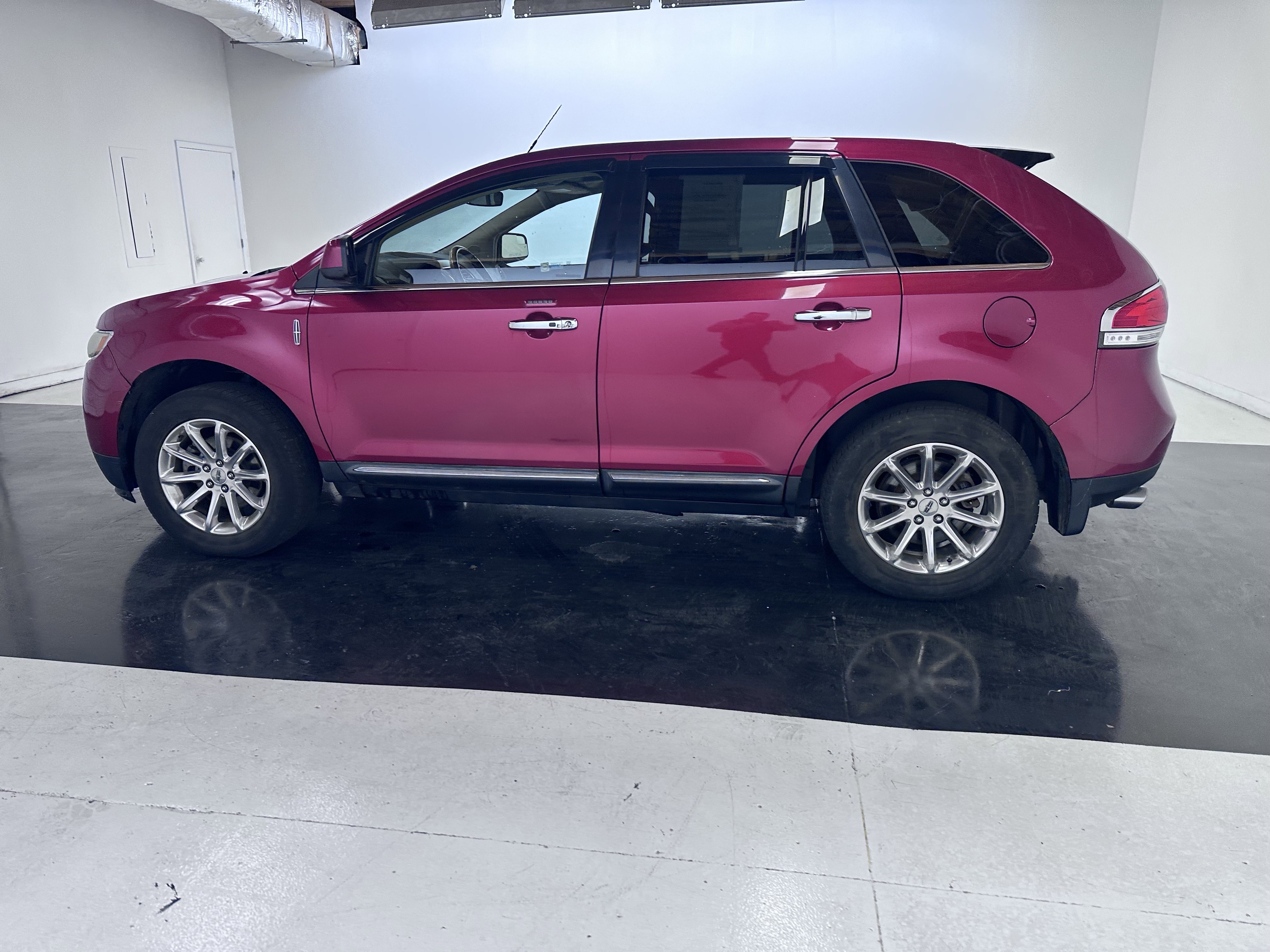 Used 2011 Lincoln MKX 2WD w/ 101A Rapid Spec Order Code image 10