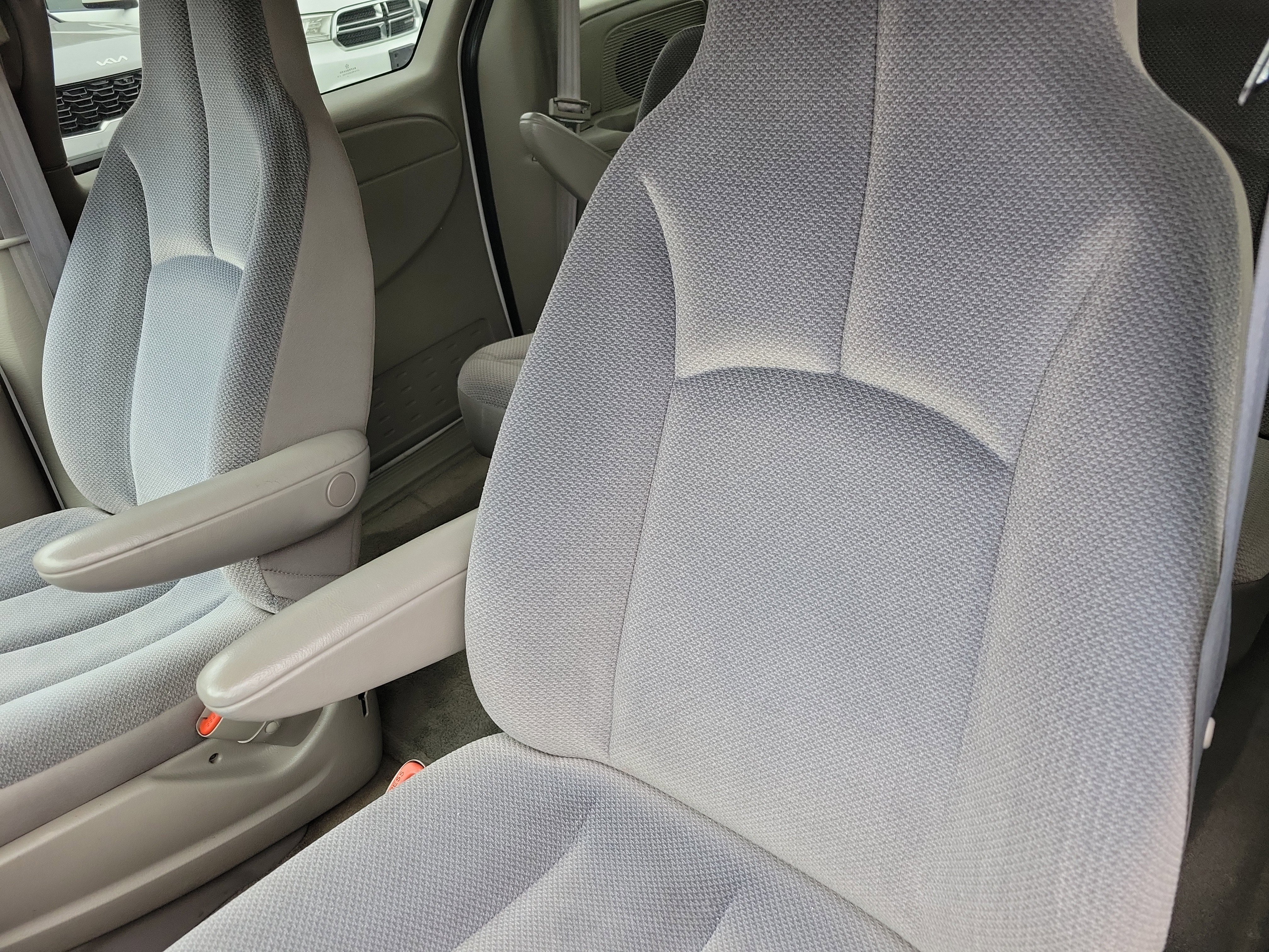 Used 2002 Dodge Caravan SE image 6