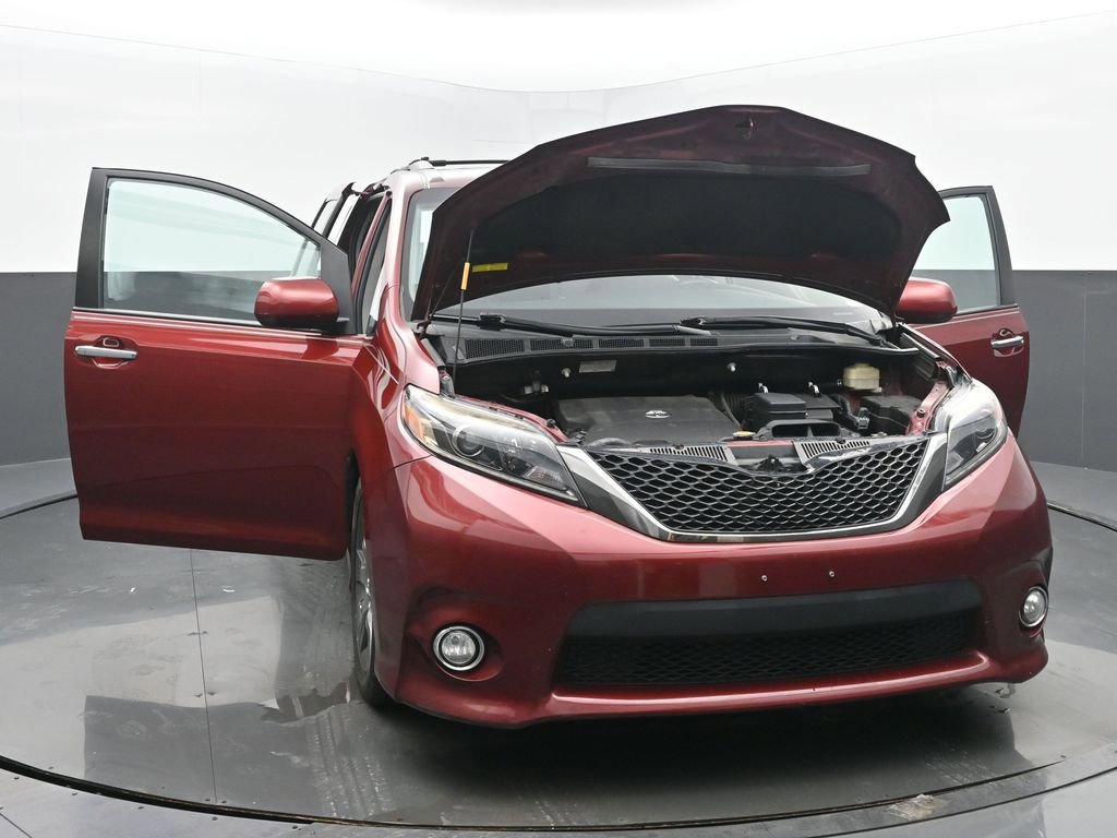 Used 2015 Toyota Sienna SE image 57