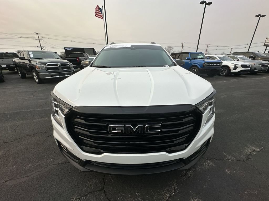 Used 2023 GMC Terrain SLE w/ Elevation Edition image 25