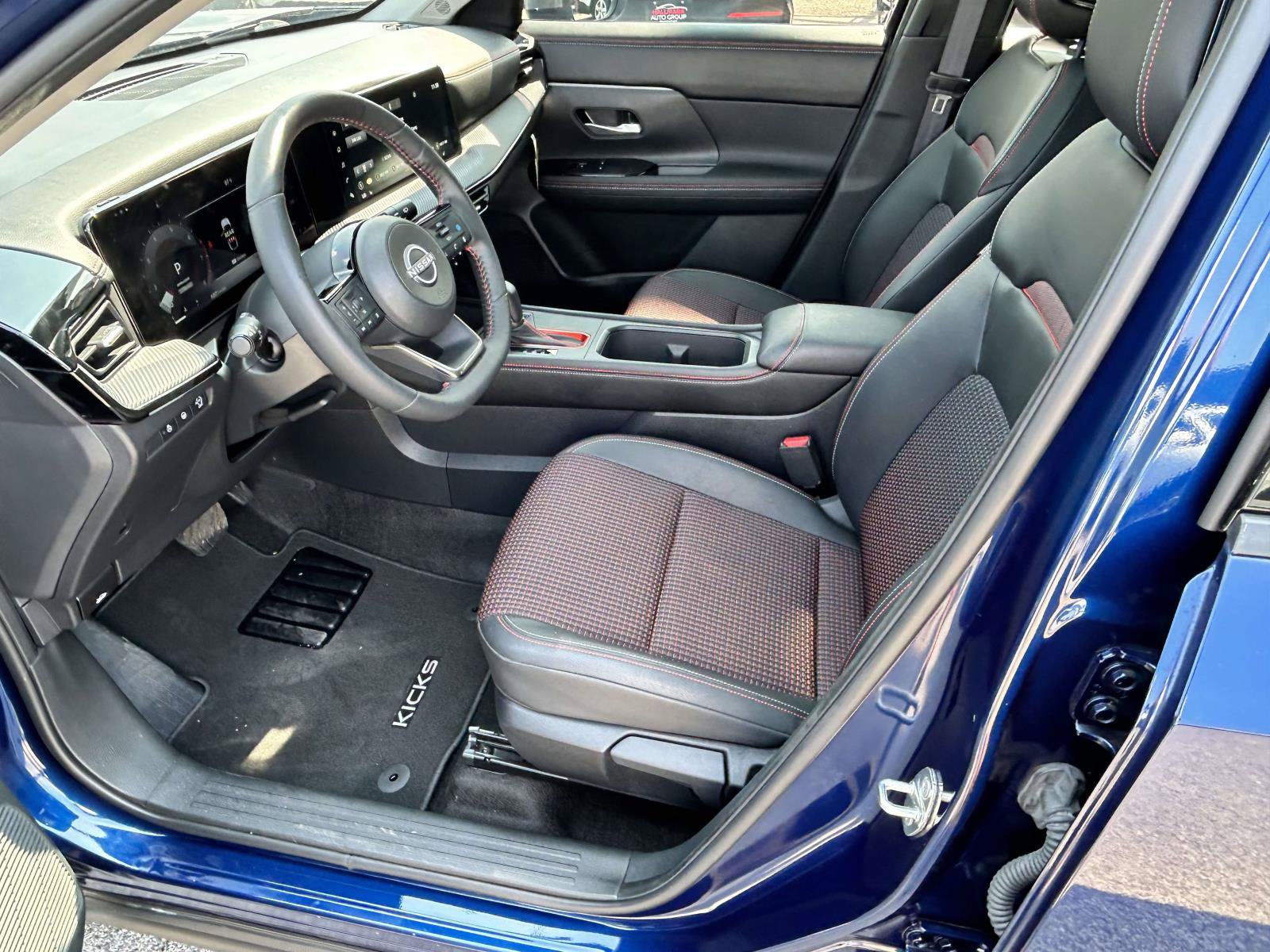 Used 2025 Nissan Kicks SR w/ SR Premium Package FWD image 11