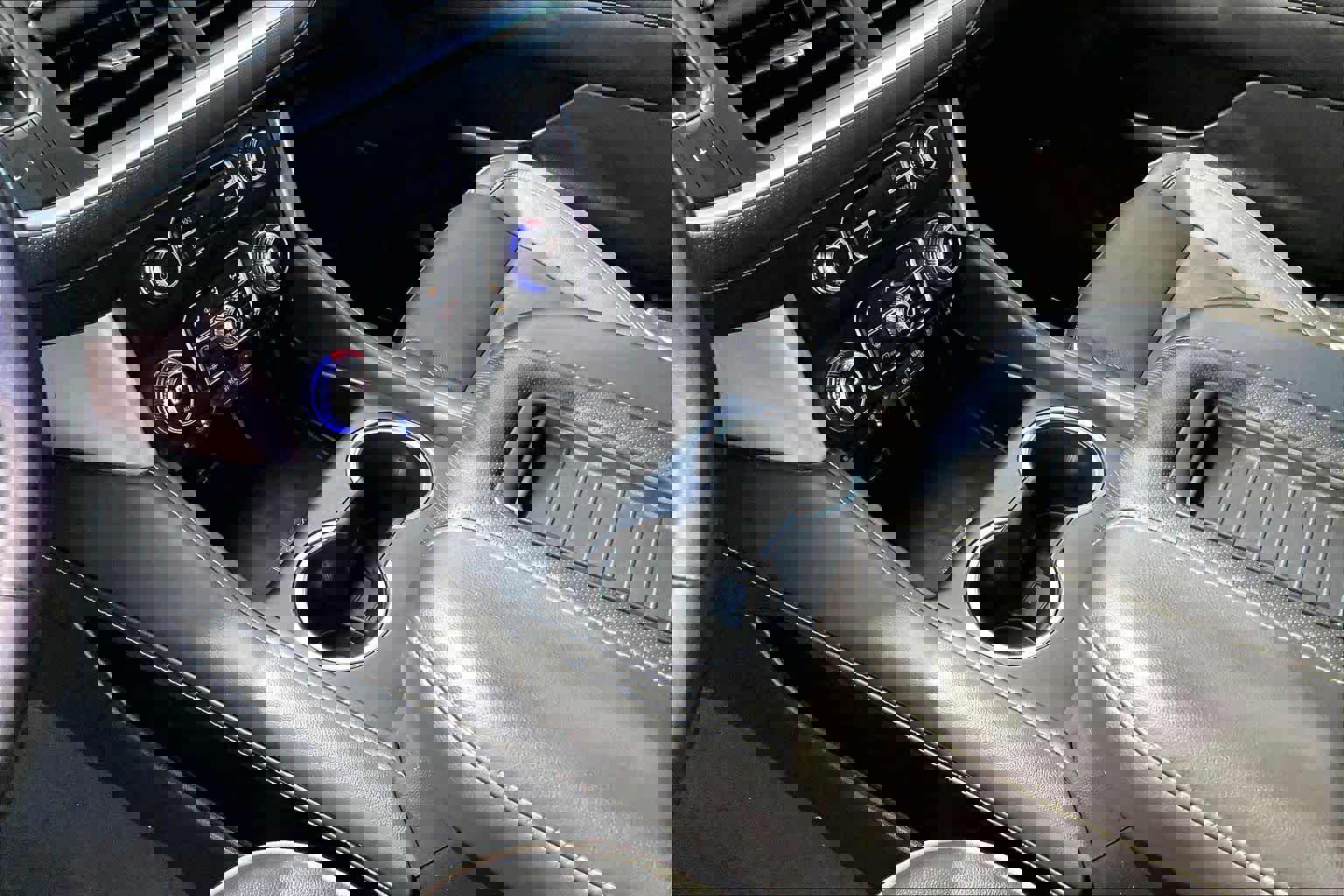 Used 2022 GMC Yukon SLT w/ SLT Premium Package image 17