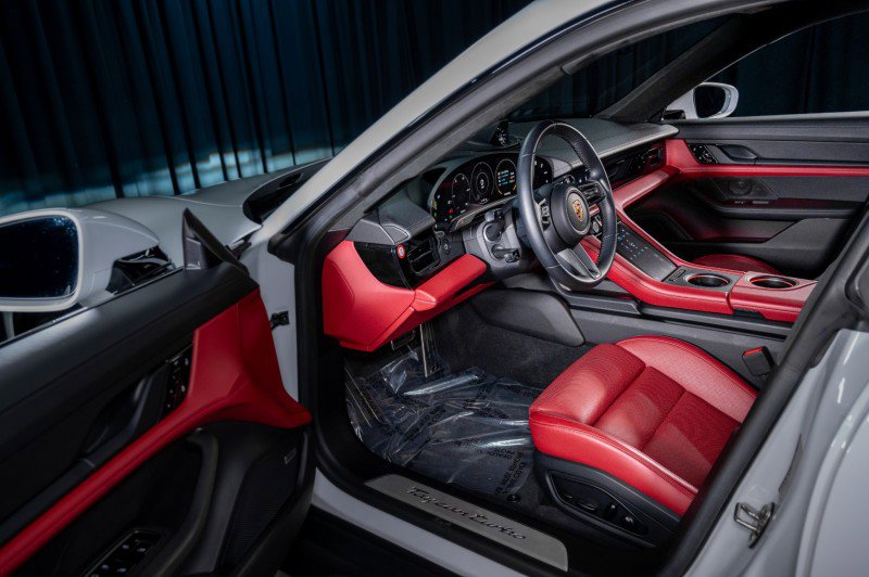 Used 2021 Porsche Taycan Turbo Sedan image 13