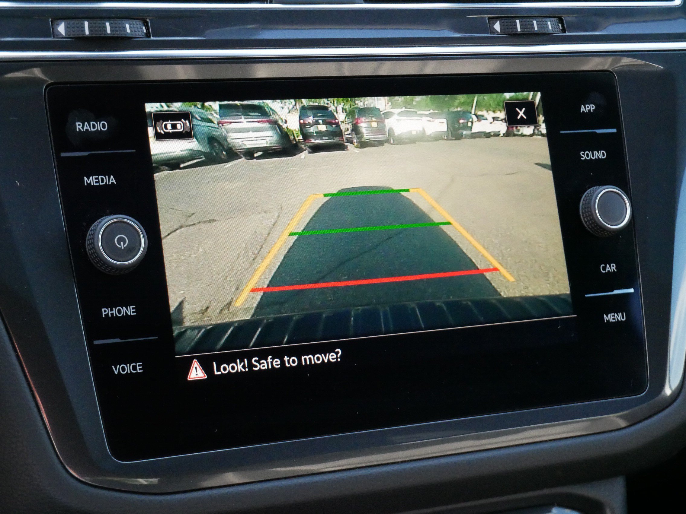 Certified 2023 Volkswagen Tiguan SE R-Line AWD/4WD image 30