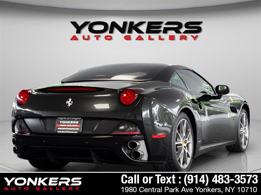 Used 2010 Ferrari California RWD image 4