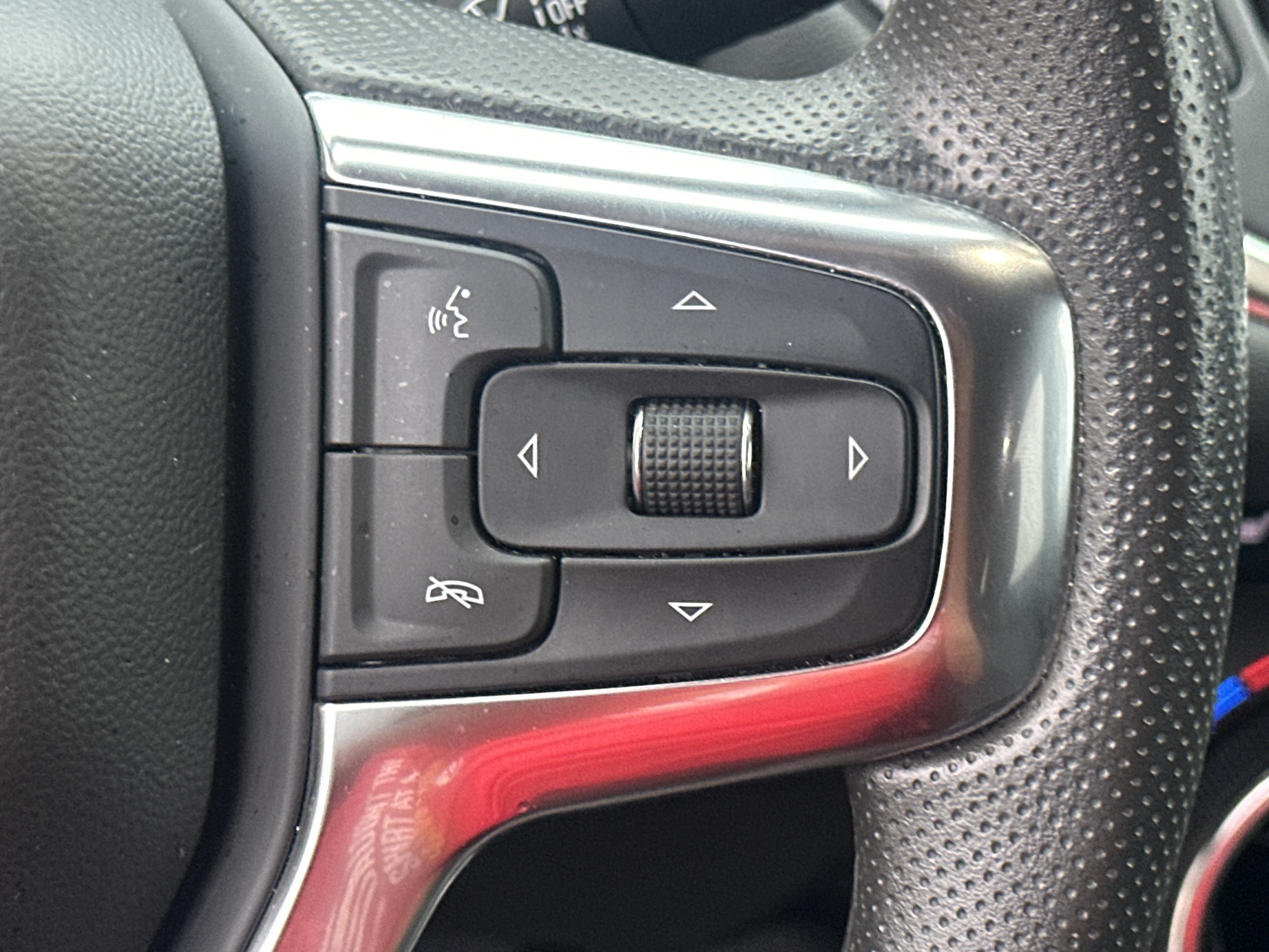 Used 2025 Chevrolet Blazer LT AWD/4WD image 25
