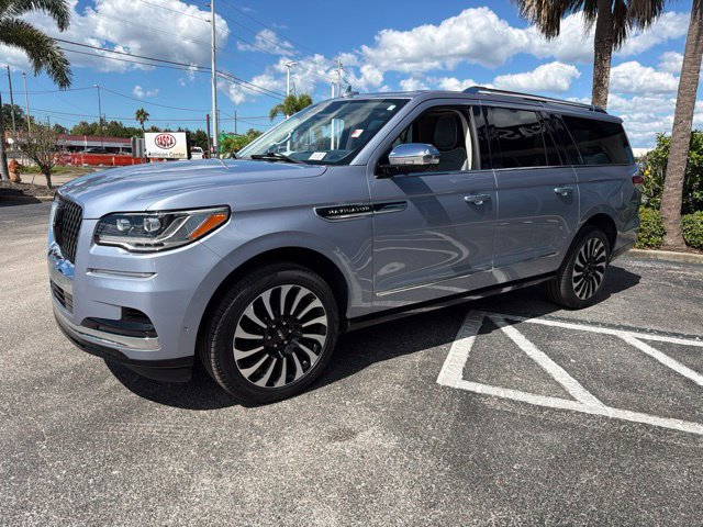 Used 2023 Lincoln Navigator L Black Label AWD/4WD image 3