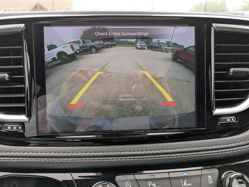 Used 2025 Chrysler Pacifica Limited FWD image 33