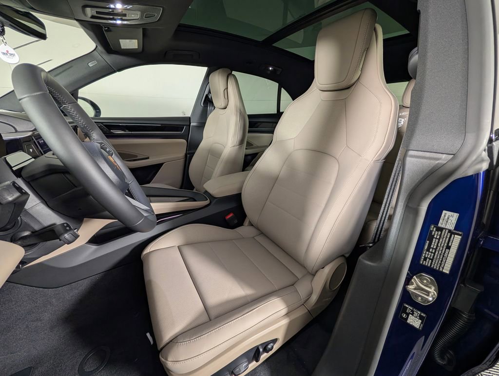 New 2026 Porsche Macan 4 Electric image 5