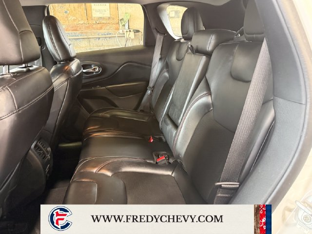 Used 2020 Jeep Cherokee Trailhawk w/ Comfort/Convenience Group AWD/4WD image 14