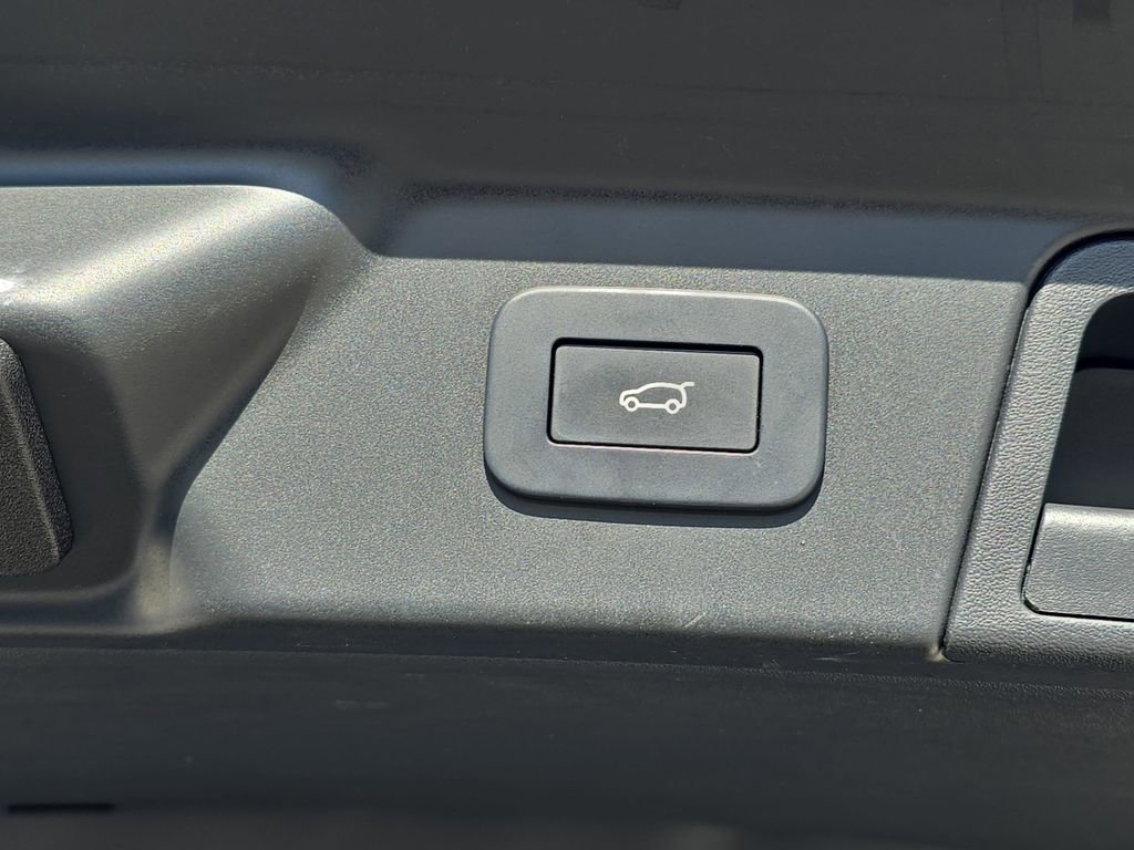 Certified 2023 Land Rover Range Rover Velar S image 13