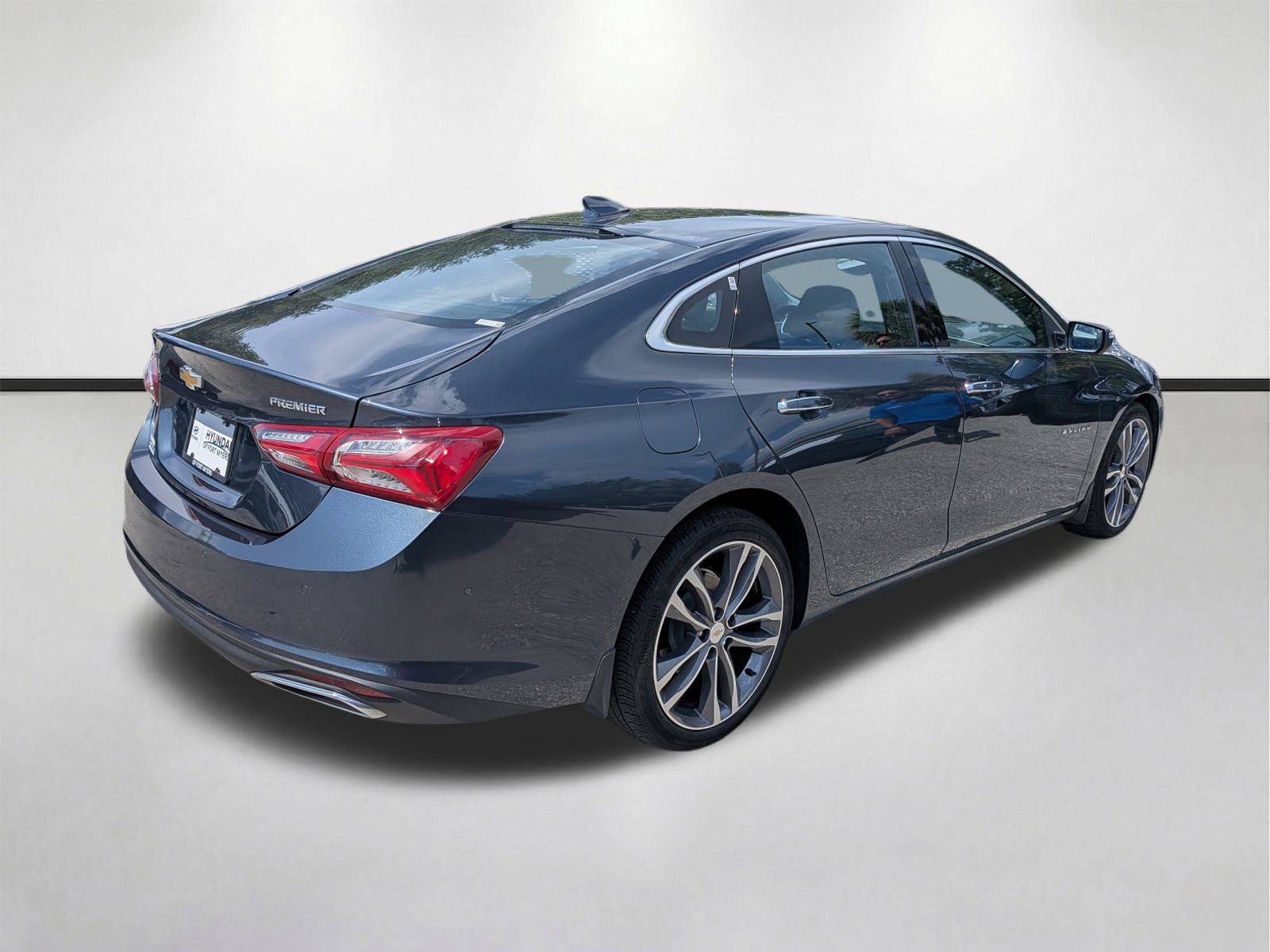 Used 2021 Chevrolet Malibu Premier FWD image 4
