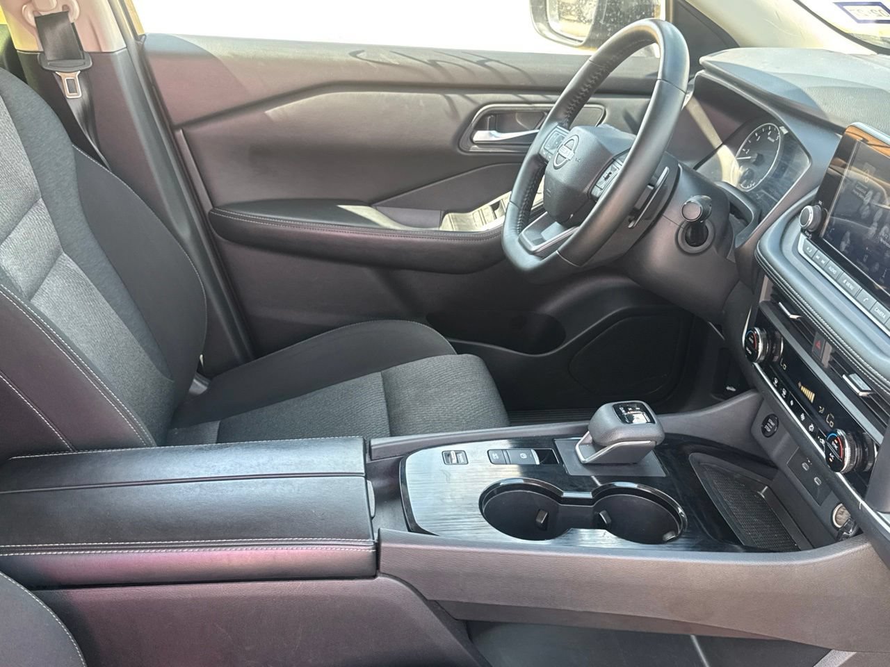 Certified 2025 Nissan Rogue SV FWD image 28