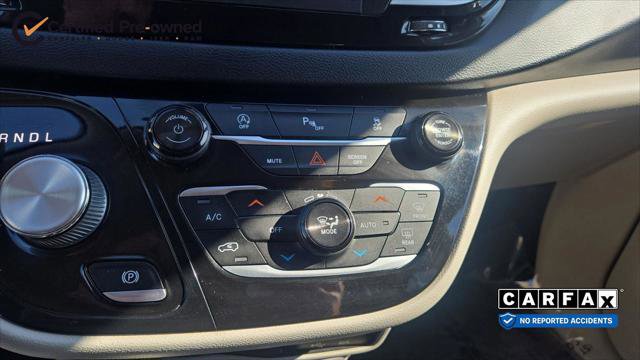 Certified 2018 Chrysler Pacifica Touring-L FWD image 16