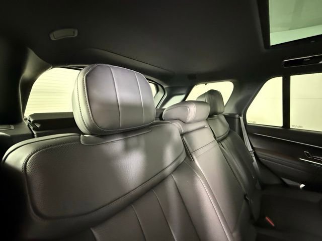 New 2025 Land Rover Range Rover SE image 26