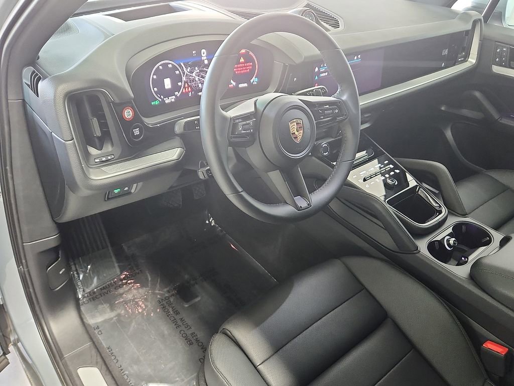 Used 2025 Porsche Cayenne image 4