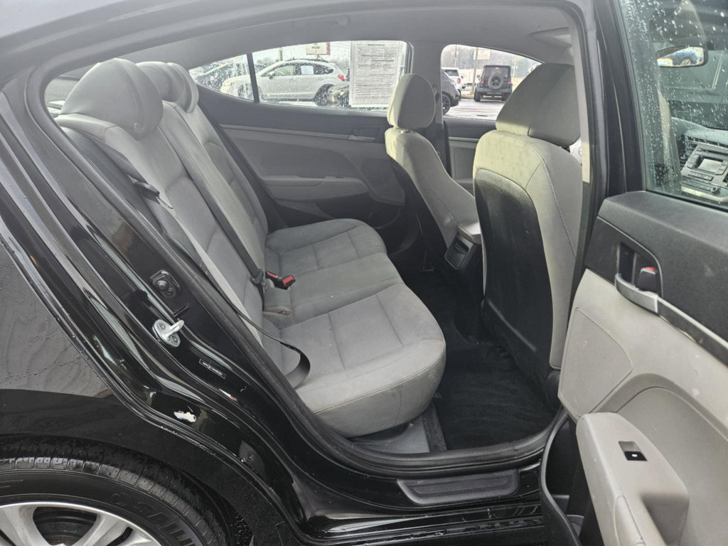 Used 2017 Hyundai Elantra SE image 11