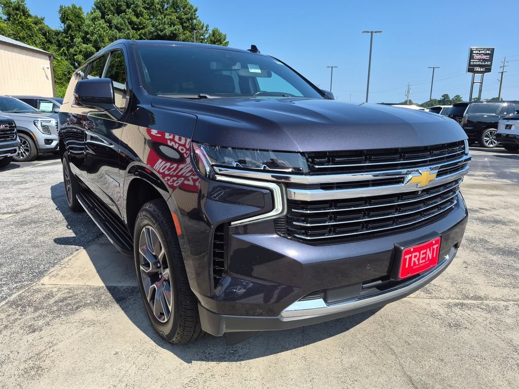 Used 2022 Chevrolet Suburban LT w/ Luxury Package AWD/4WD image 5