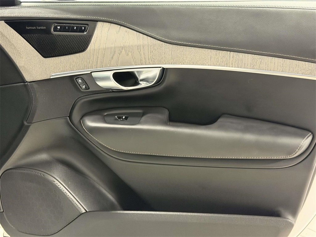 Used 2025 Volvo XC90 T8 Ultra image 9
