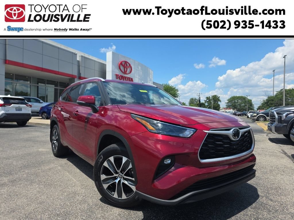 Certified 2025 Toyota Highlander XLE AWD/4WD image 1