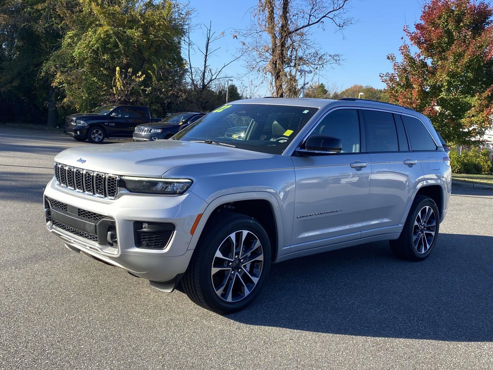 Used 2022 Jeep Grand Cherokee Overland w/ Luxury Tech Group IV image 3