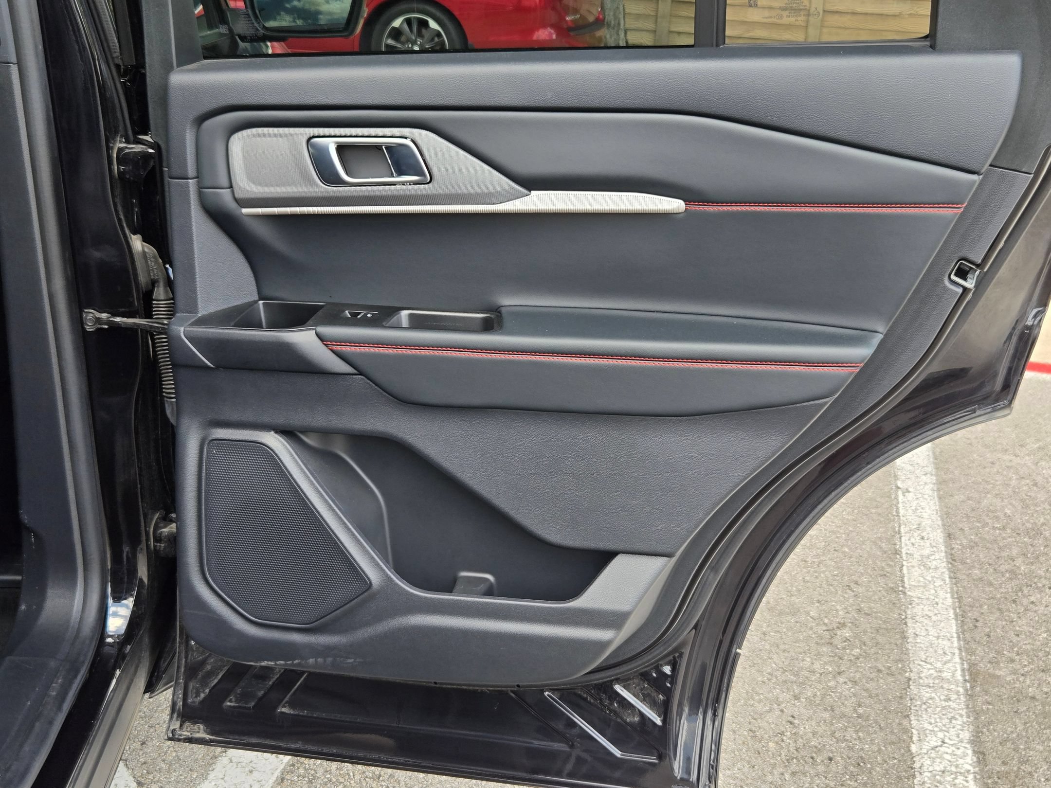 Used 2025 Ford Explorer ST AWD/4WD image 27