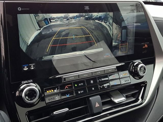 Used 2022 Toyota Highlander Platinum AWD/4WD image 16