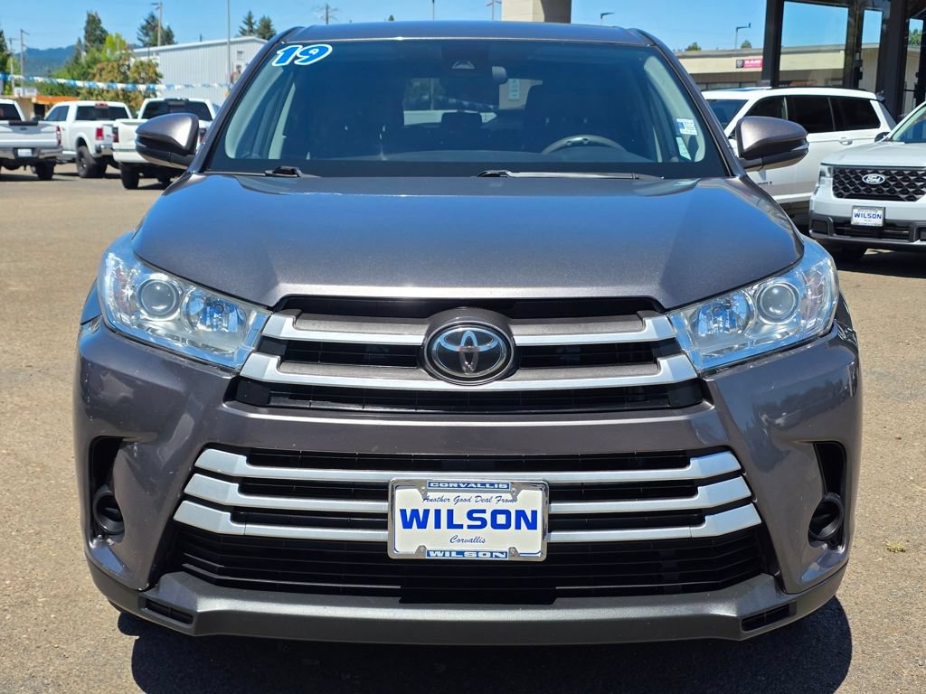 Used 2019 Toyota Highlander LE AWD/4WD image 3