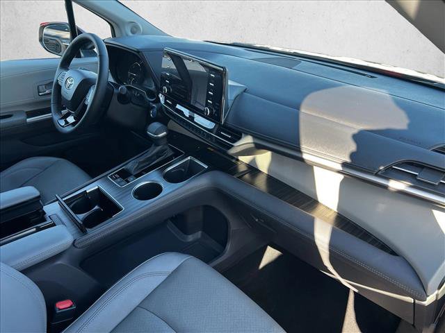 Certified 2022 Toyota Sienna Limited image 23