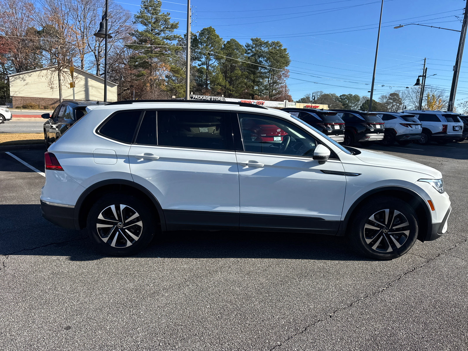 Used 2022 Volkswagen Tiguan S image 8