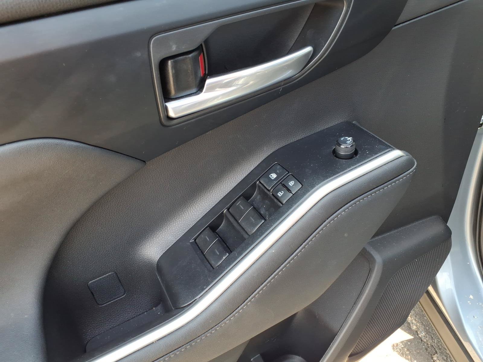 Used 2023 Toyota Highlander XLE AWD/4WD image 18