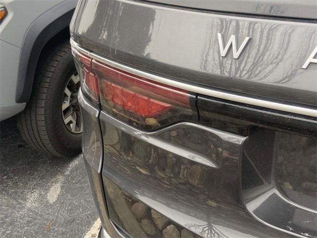 Used 2024 Jeep Wagoneer L Series II image 6