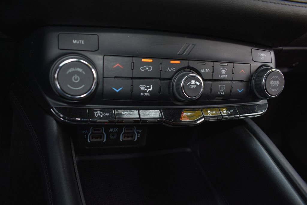 Used 2022 Dodge Durango SXT w/ Anodized Platinum Package AWD/4WD image 19