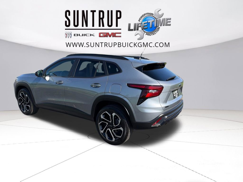 Used 2025 Chevrolet Trax RS w/ Driver Confidence Package FWD image 3