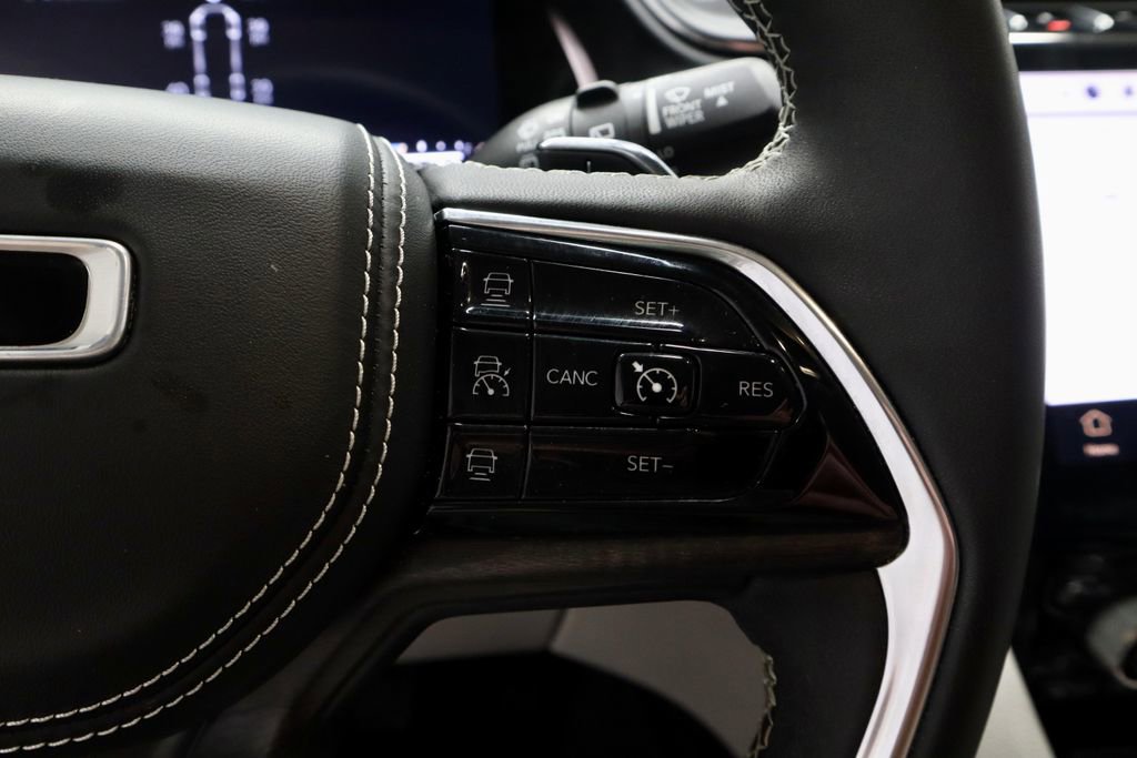 Used 2023 Jeep Grand Cherokee L Overland image 34