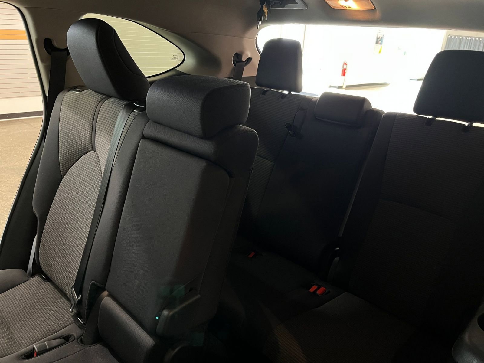 Used 2025 Toyota Highlander LE FWD image 30