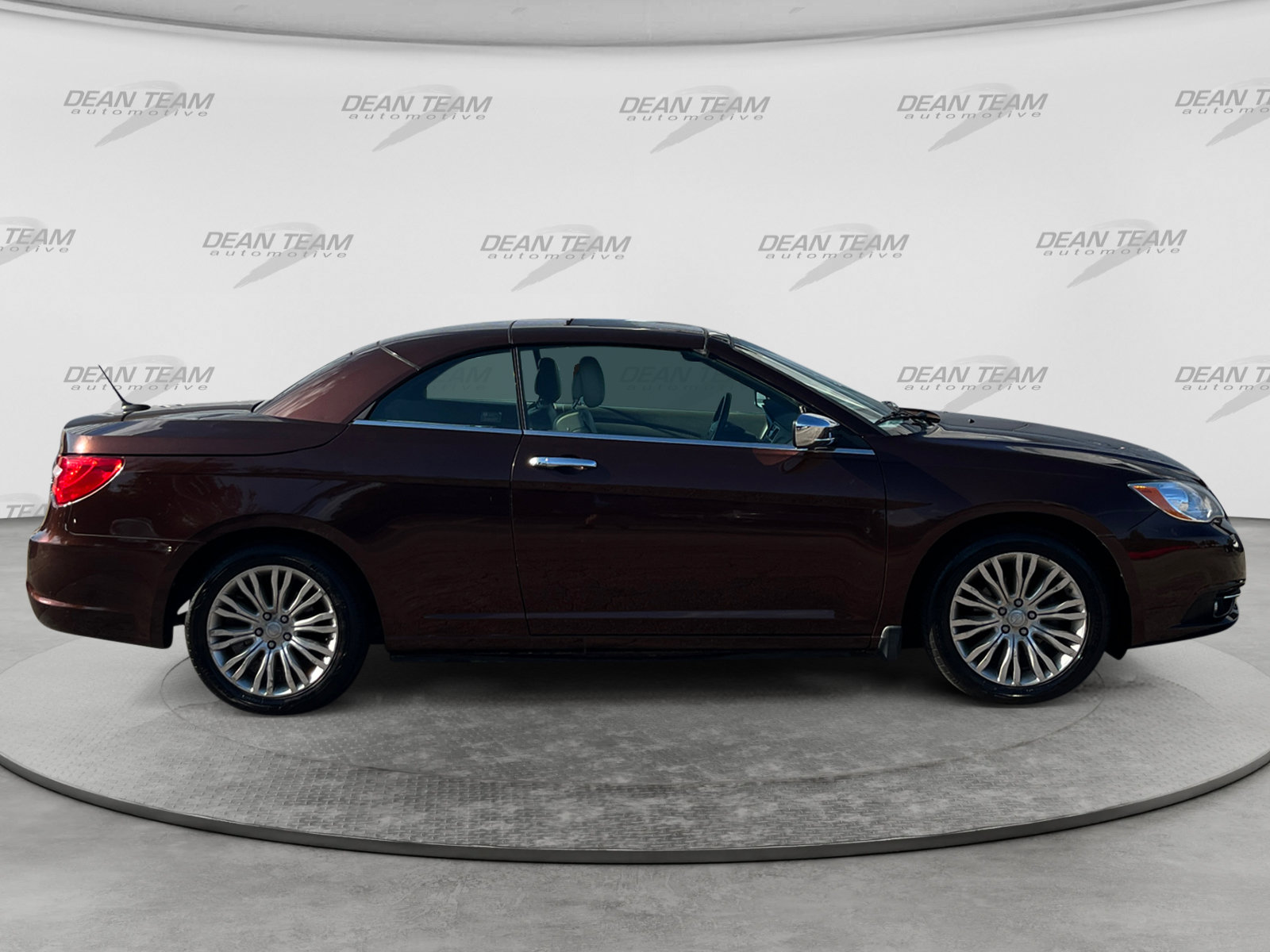 Used 2013 Chrysler 200 Limited FWD image 9