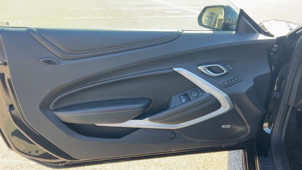 Used 2016 Chevrolet Camaro SS image 11