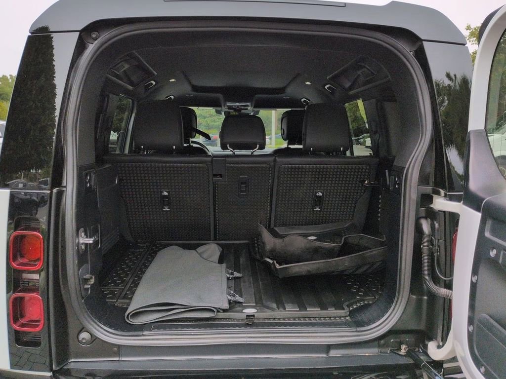 Used 2024 Land Rover Defender 110 X-Dynamic SE image 14