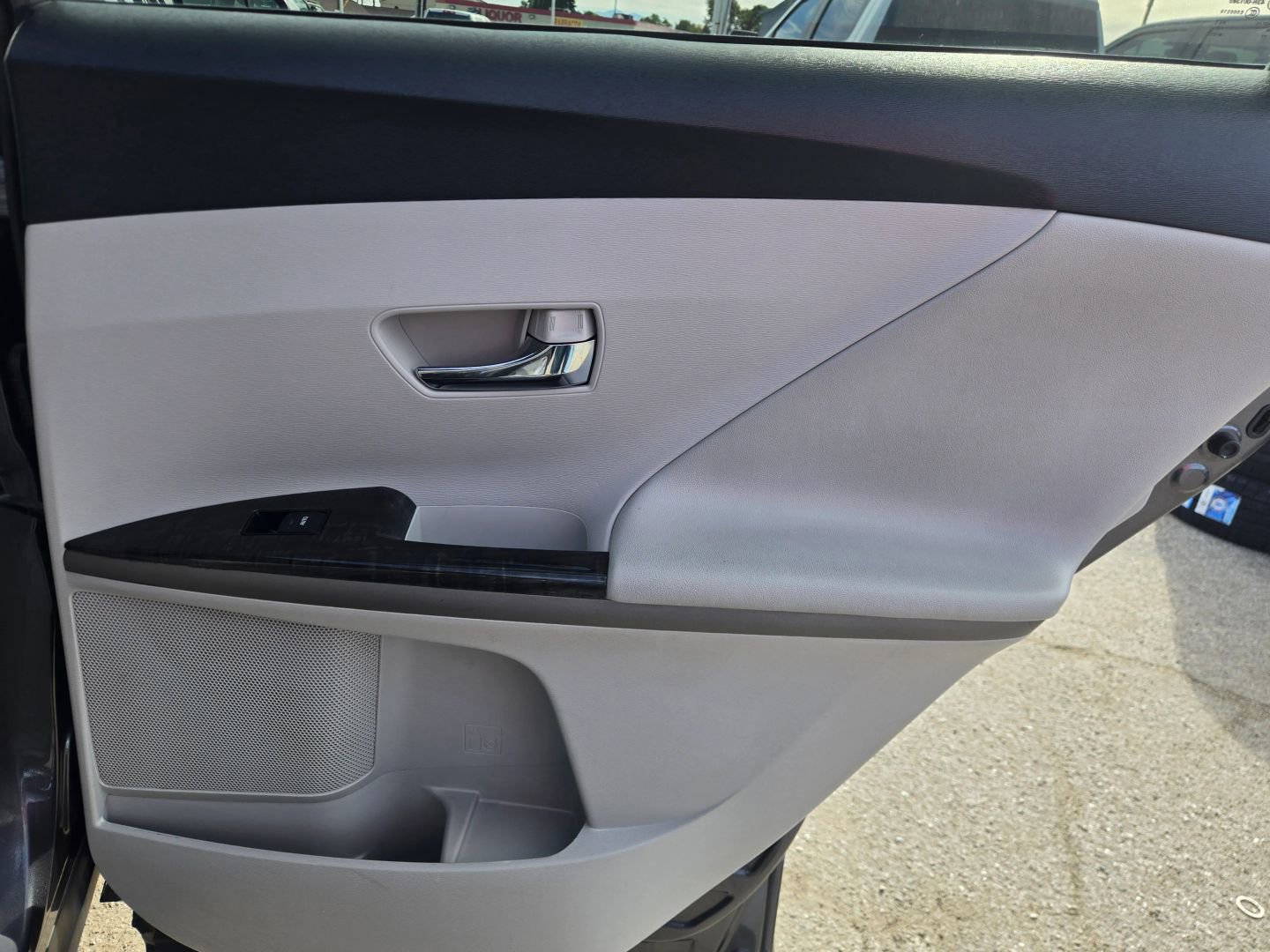 Used 2013 Toyota Venza LE image 17