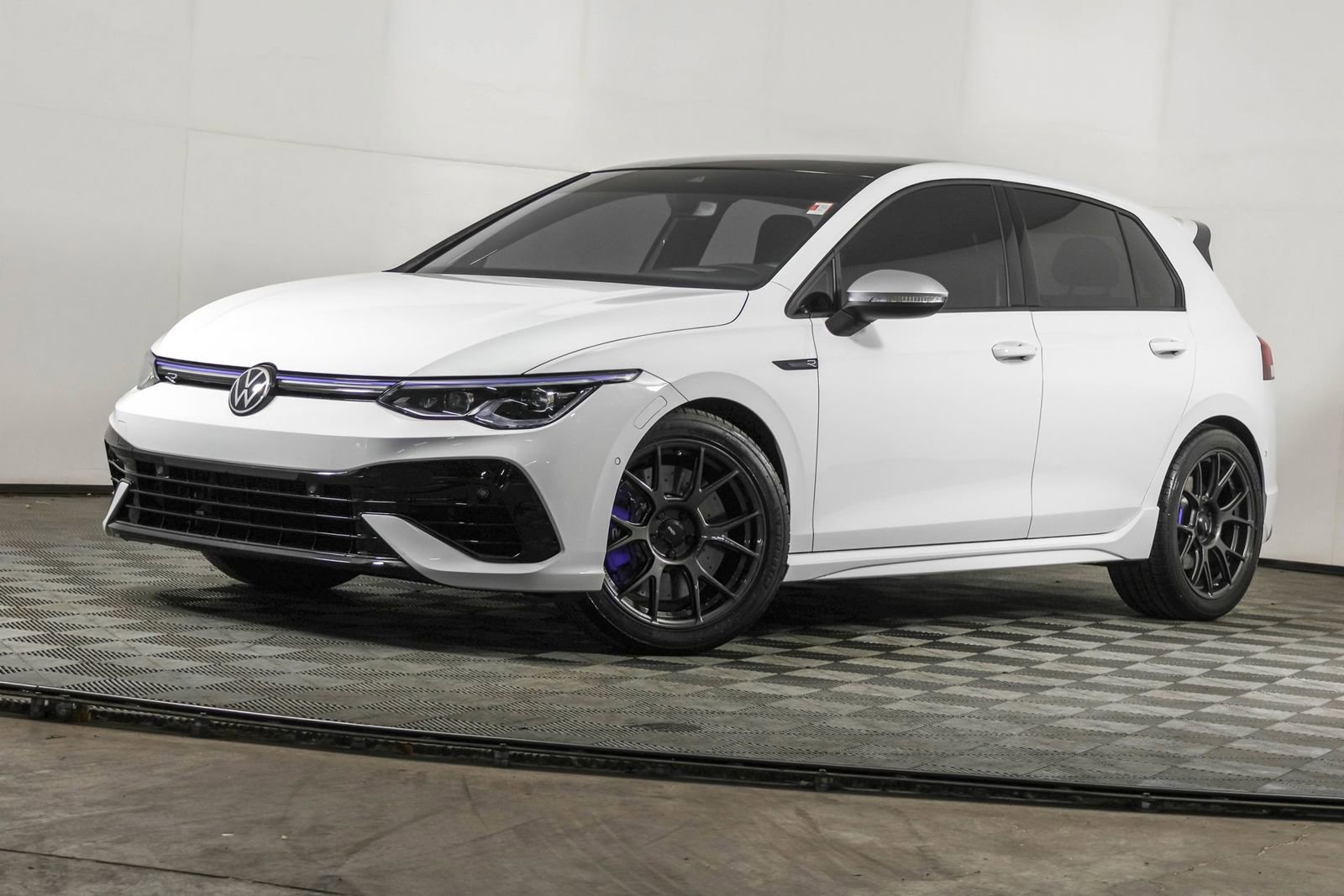 Used 2022 Volkswagen Golf R AWD/4WD image 2