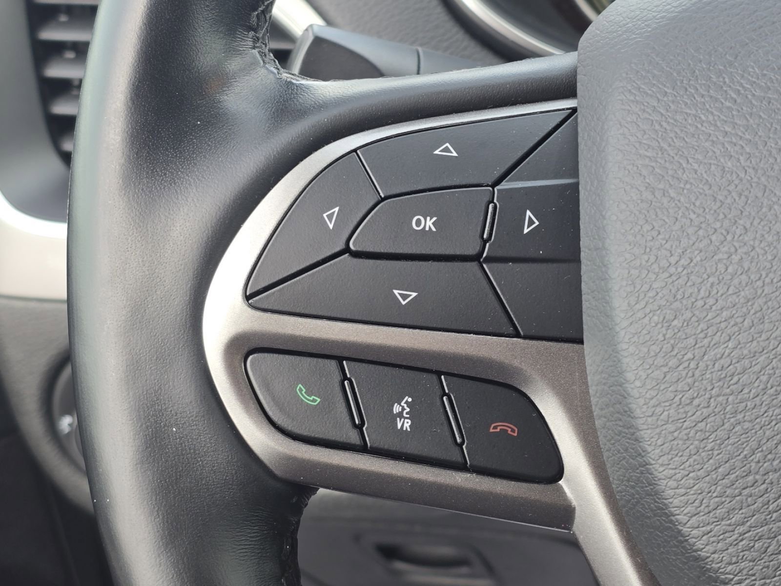 Used 2021 Jeep Cherokee Latitude Lux w/ Comfort/Convenience Group image 27