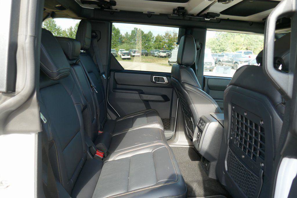 New 2025 Ford Bronco Badlands image 11