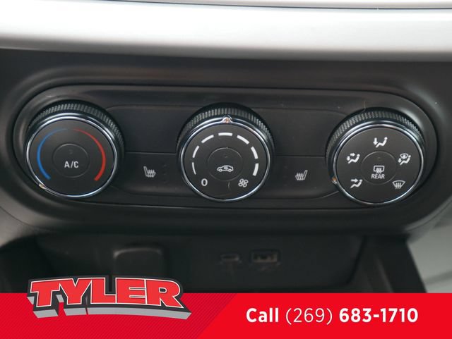 Used 2024 Chevrolet Trax RS w/ Sunroof Package FWD image 29