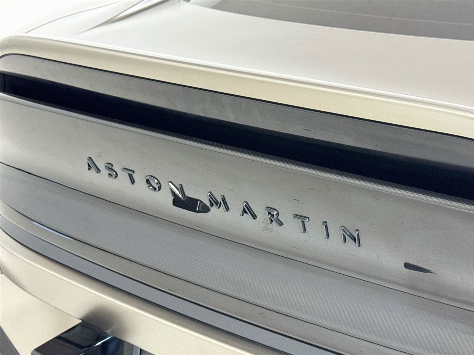 Used 2025 Aston Martin Vanquish RWD image 34