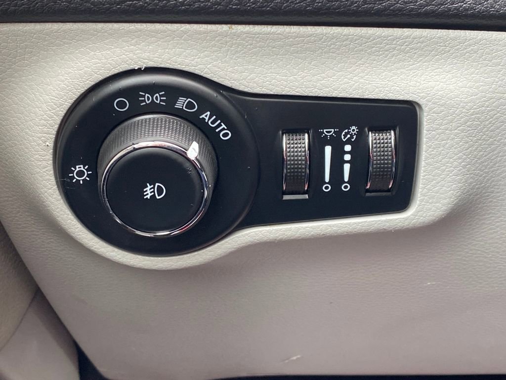 Used 2021 Jeep Compass Limited image 25